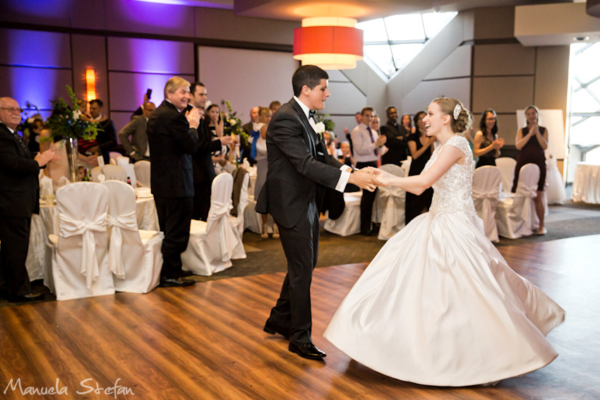 Bride and groom first danc