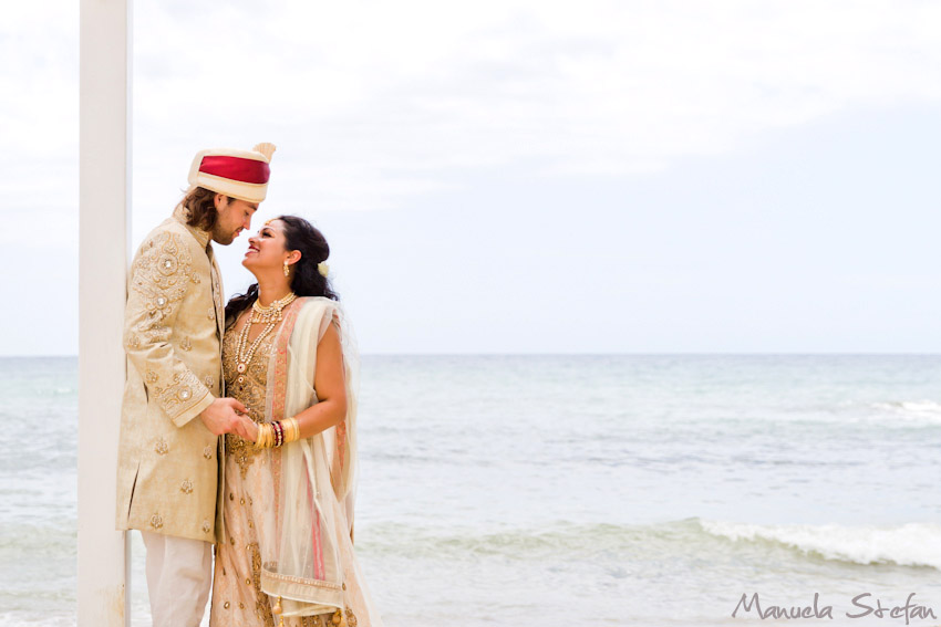 Beach wedding portraits Grand Palladium hotel