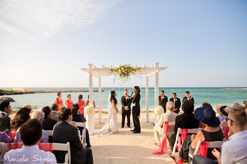 Wedding ceremony on he beach at Grand Palladium Resort
