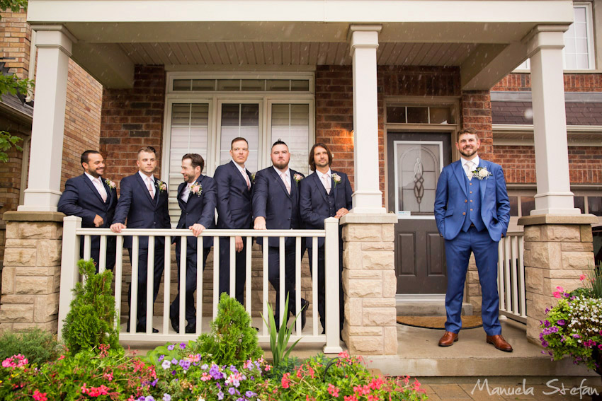 groom-and-groomsmen-portraits