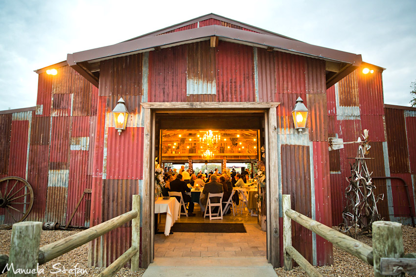 rusty-barn-at-the-ranch-wedding-reception
