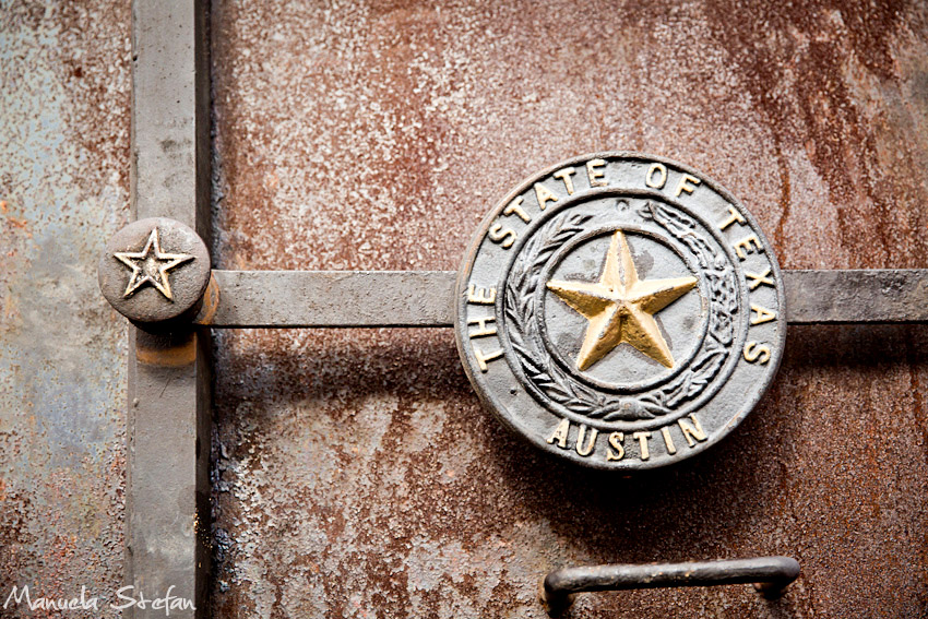 rusty-barn-at-the-ranch-photos